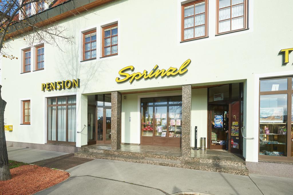 Pension Sprinzl Schwechat Exterior photo