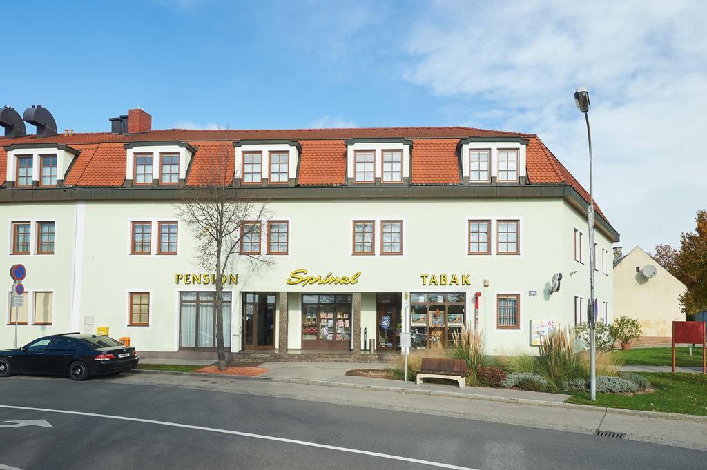 Pension Sprinzl Schwechat Exterior photo