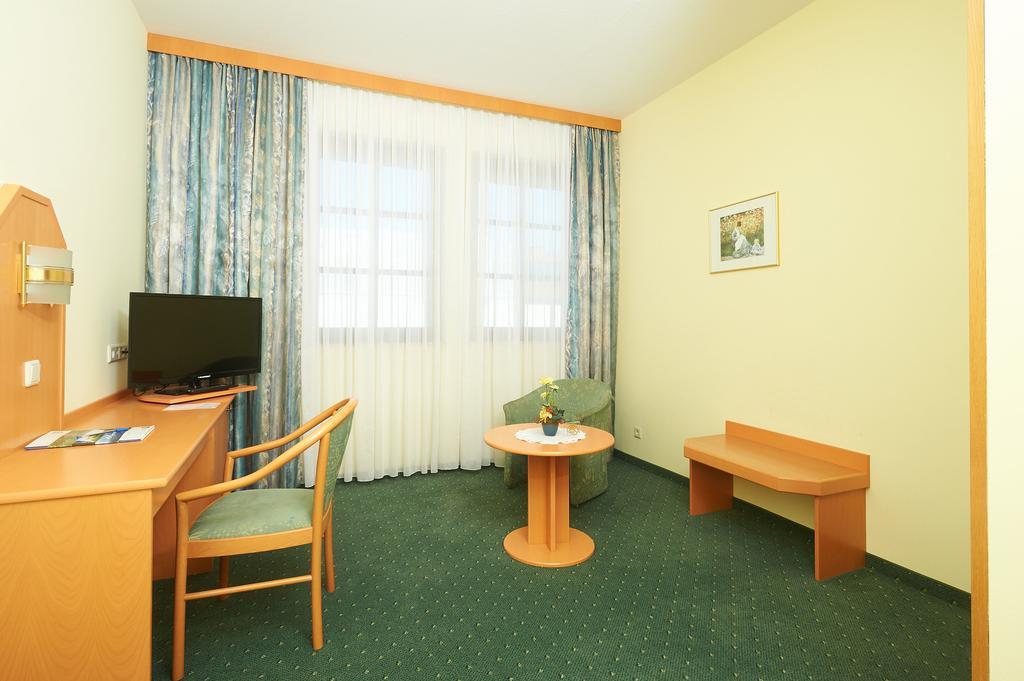 Pension Sprinzl Schwechat Room photo