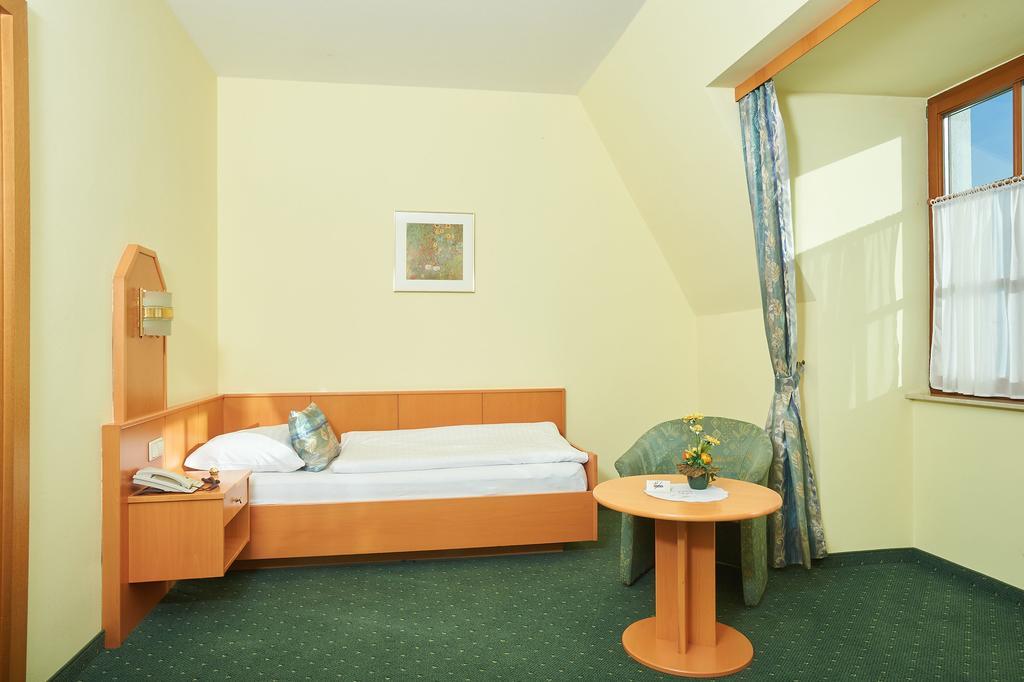 Pension Sprinzl Schwechat Room photo