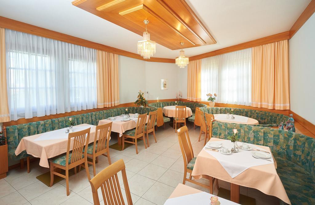 Pension Sprinzl Schwechat Exterior photo