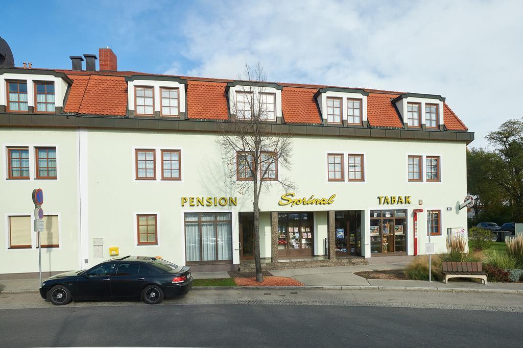 Pension Sprinzl Schwechat Exterior photo