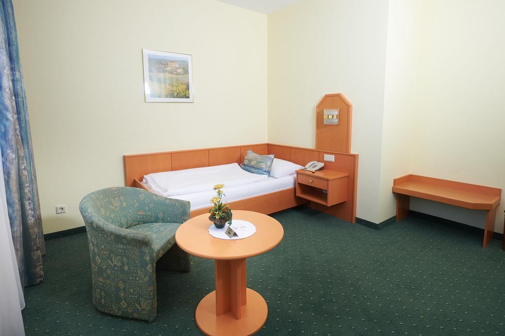 Pension Sprinzl Schwechat Room photo
